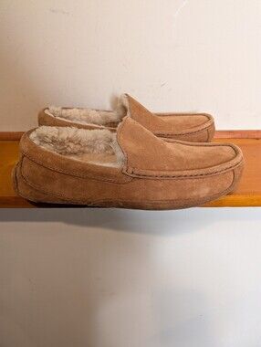 UGG Ascot Men's Chestnut Suede Sheepskin Lined Slippers Size 9